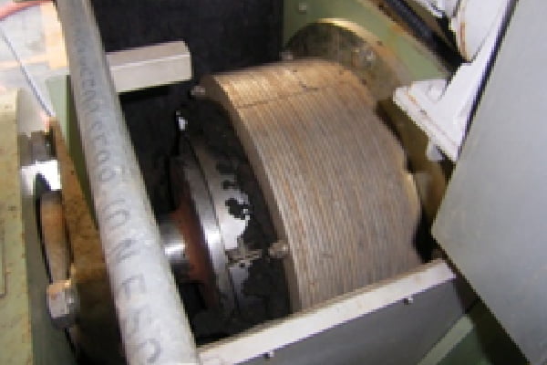 【工事中】　汚泥脱水作業
